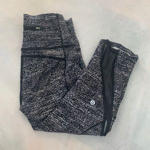 lululemon black &white cropped